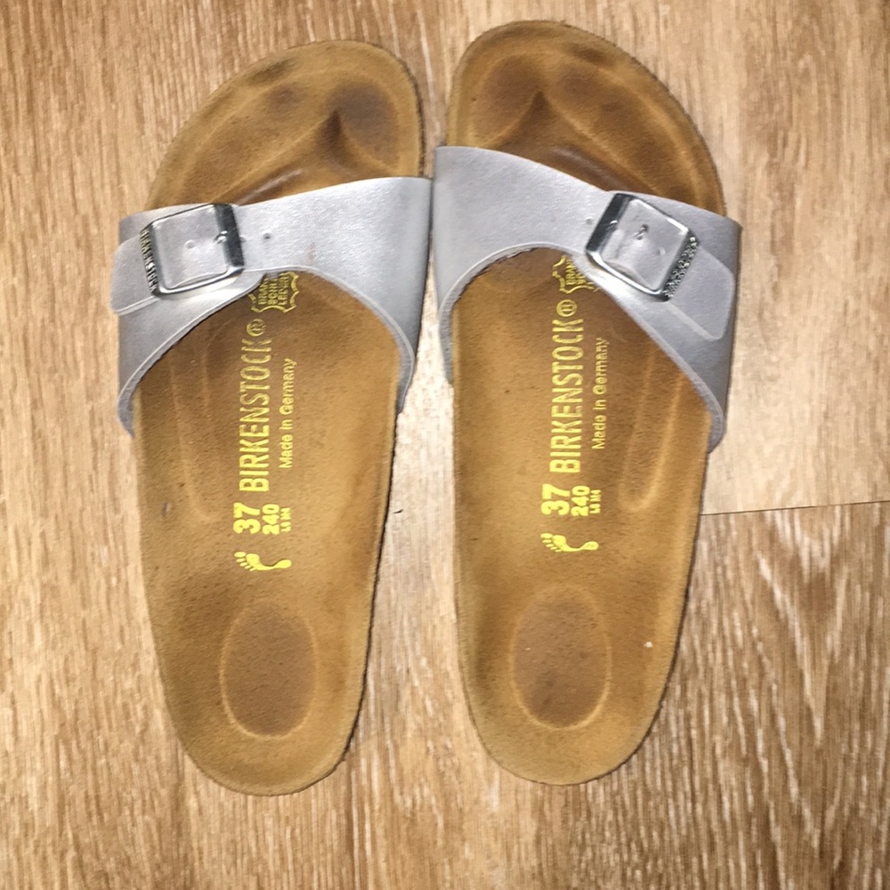 ✨SILVER BIRKENSTOCKS✨🤩🤩🤩